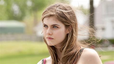 Who is Alexandra Daddario’s character in ‘True。